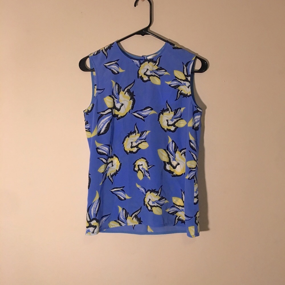 SPRING SALE NWT DVF 100% Silk Sleeveless Shell Blouse Blue Yellow Floral Top